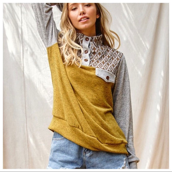 Fabulous Button trimmed Front Color Blocked Pullover - Picture 6 of 7